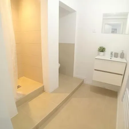 Apartment Petit Avec Terrasse